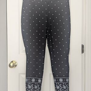 Old Navy Black and White Patterned Cropped Pants